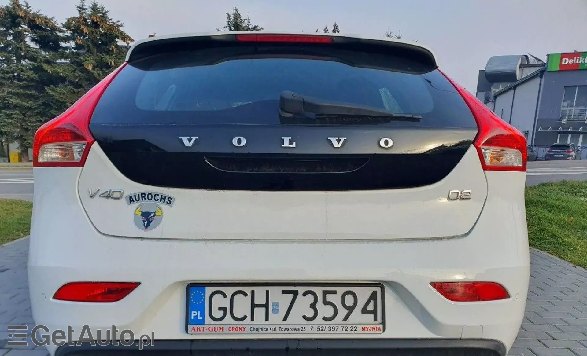 VOLVO V40 