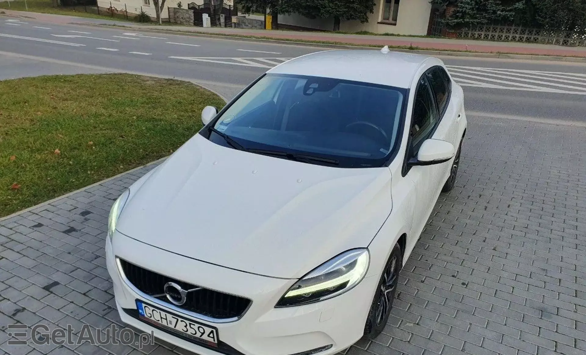 VOLVO V40 