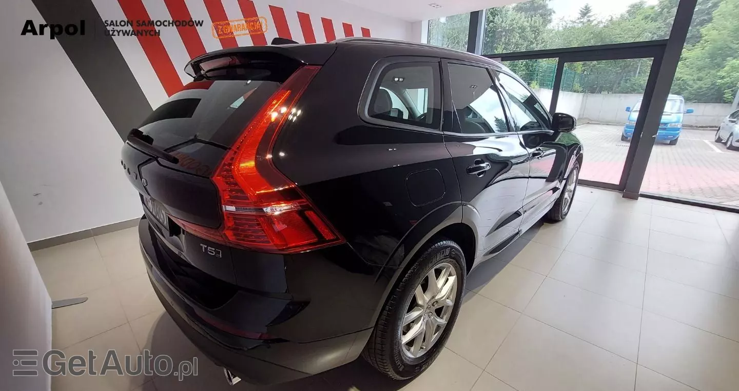 VOLVO XC 60 T5 AWD Momentum