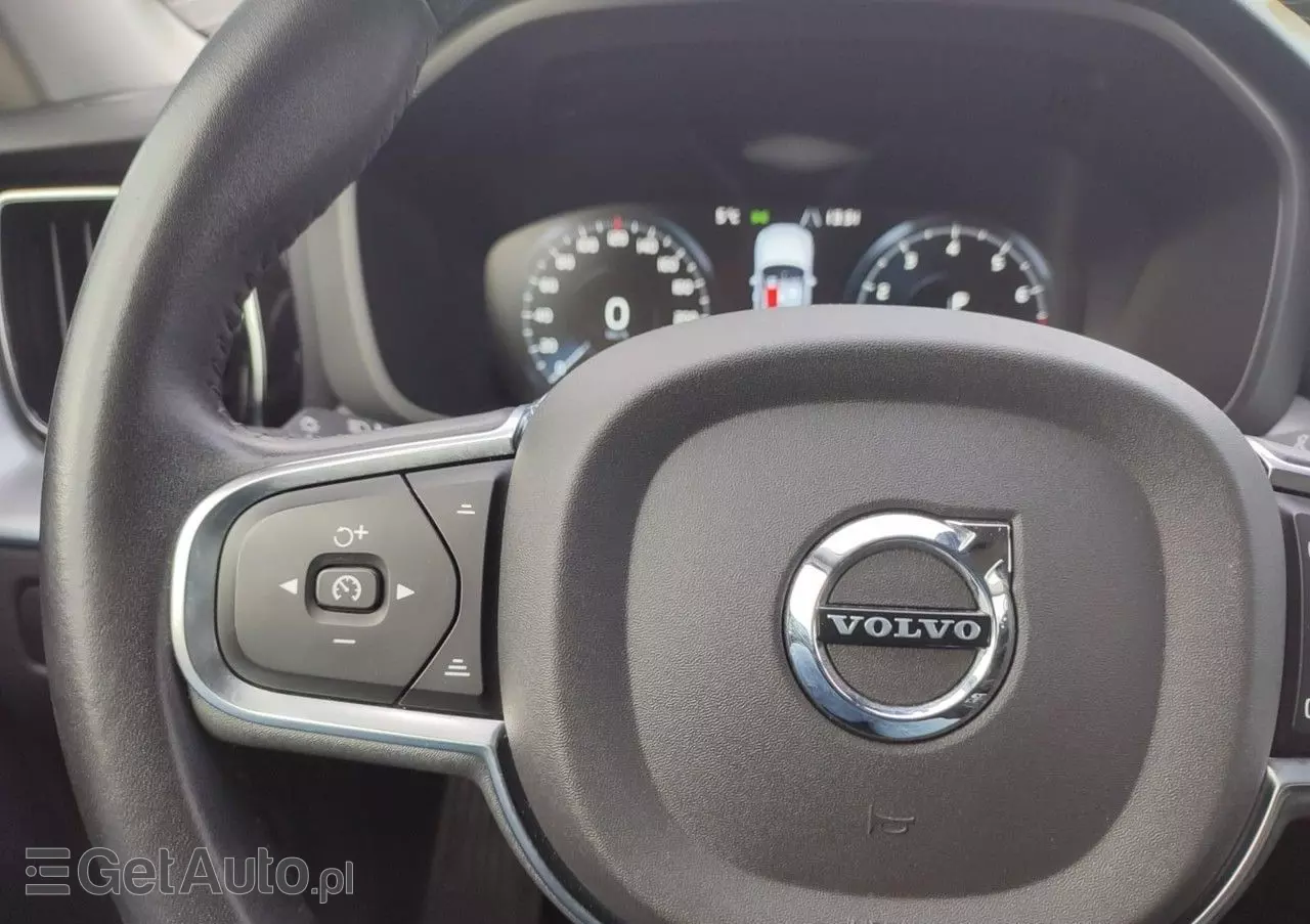 VOLVO XC 60 T4 Momentum