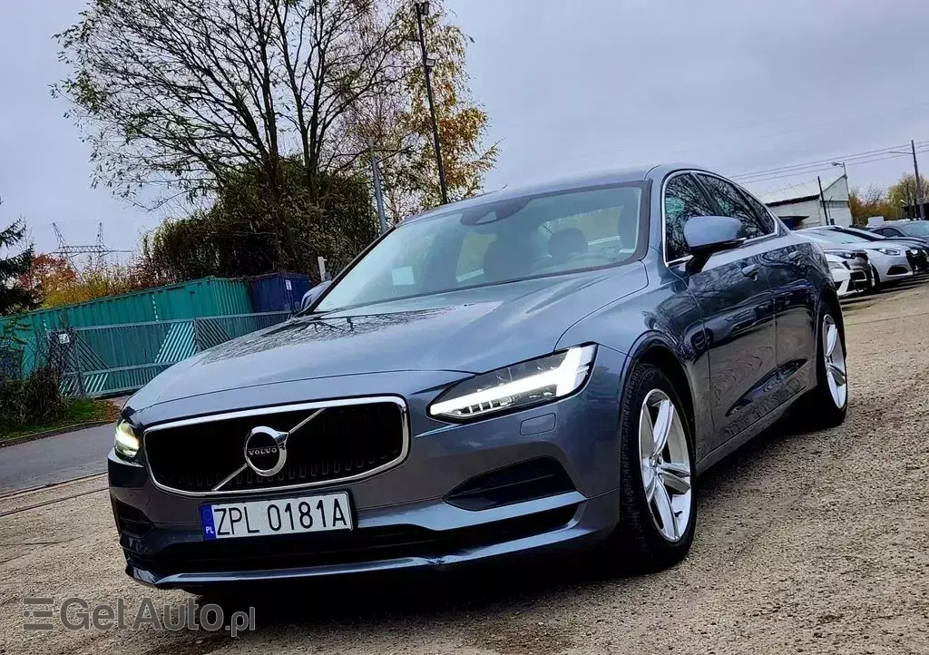 VOLVO S90 D4 Momentum