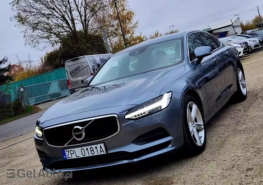 VOLVO S90 D4 Momentum