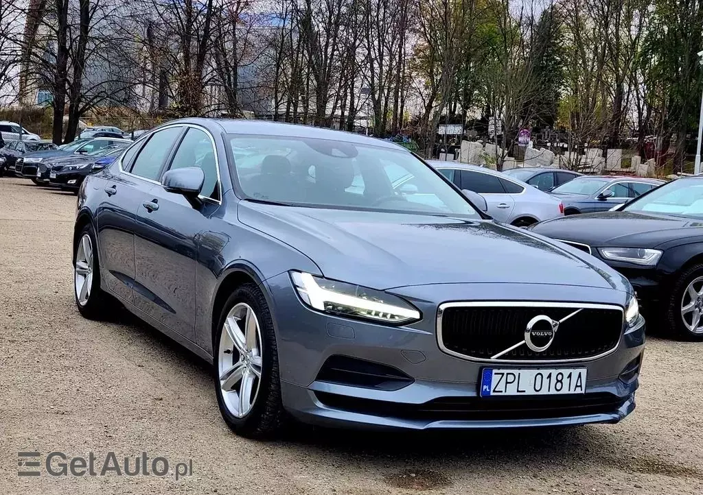 VOLVO S90 D4 Momentum