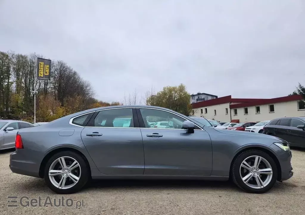 VOLVO S90 D4 Momentum