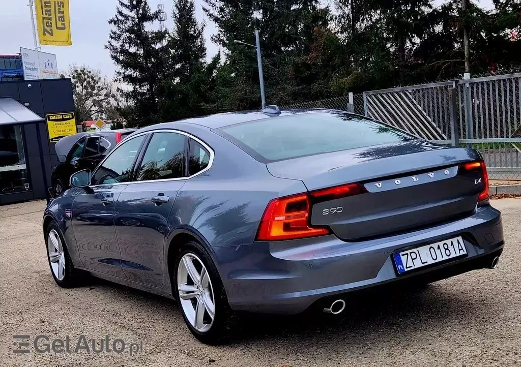 VOLVO S90 D4 Momentum