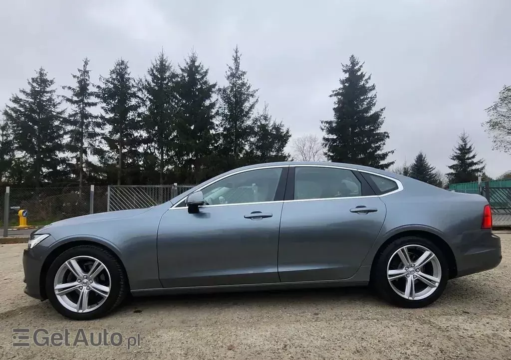 VOLVO S90 D4 Momentum