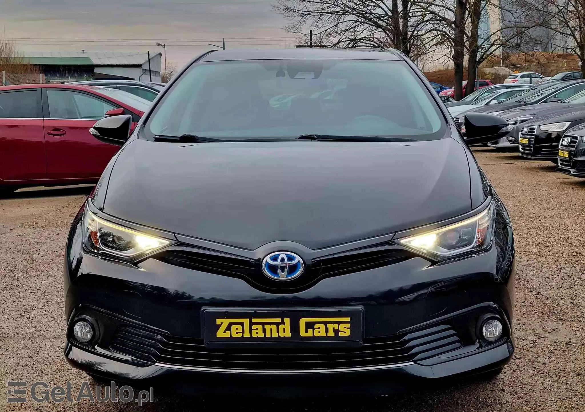 TOYOTA Auris 1.8 VVT-i Hybrid Automatik Design Edition