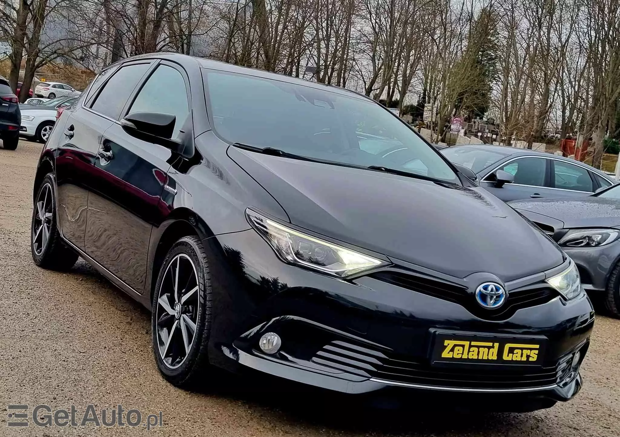 TOYOTA Auris 1.8 VVT-i Hybrid Automatik Design Edition