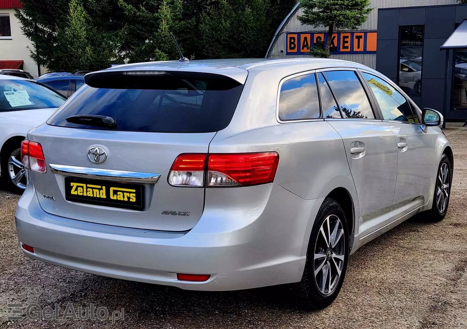 TOYOTA Avensis 1.8 Premium