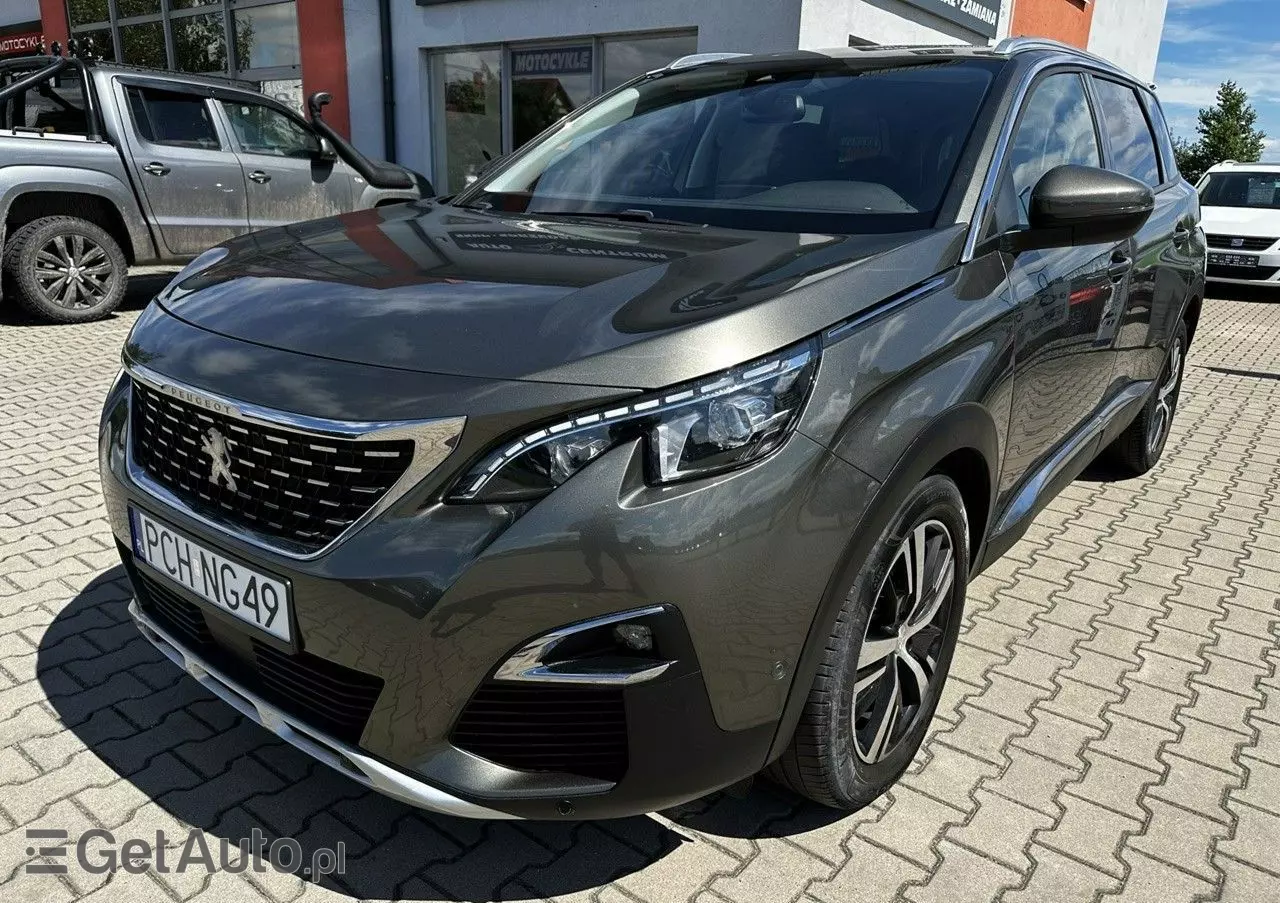 PEUGEOT 5008 