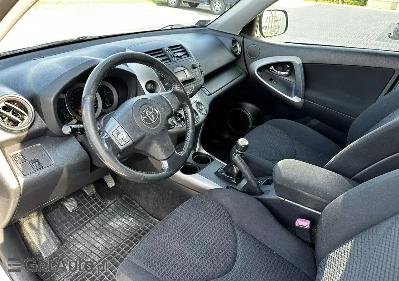 TOYOTA RAV4 