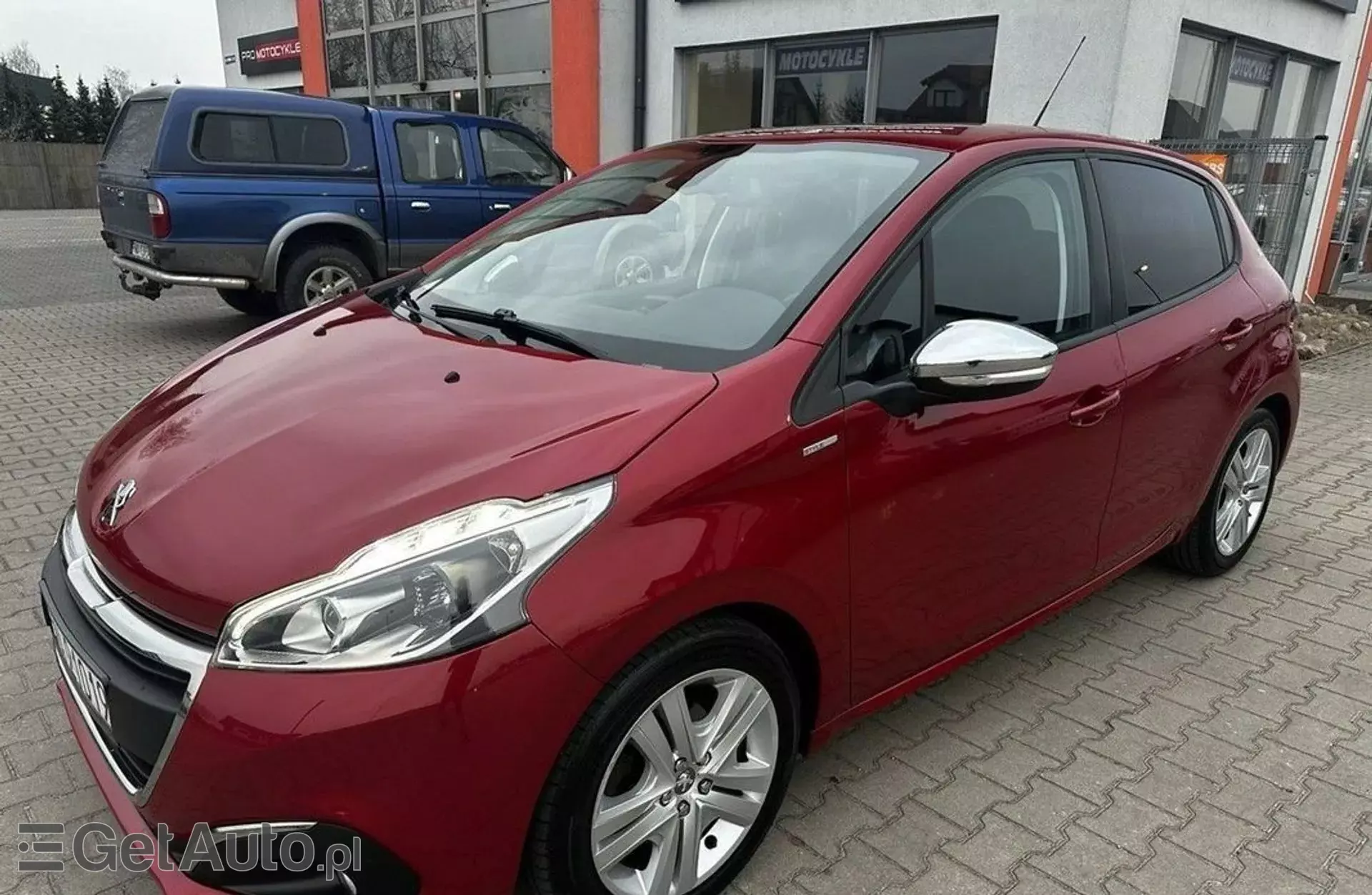 PEUGEOT 208 