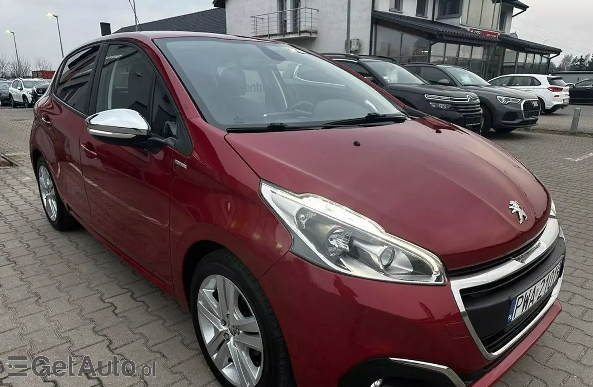 PEUGEOT 208 