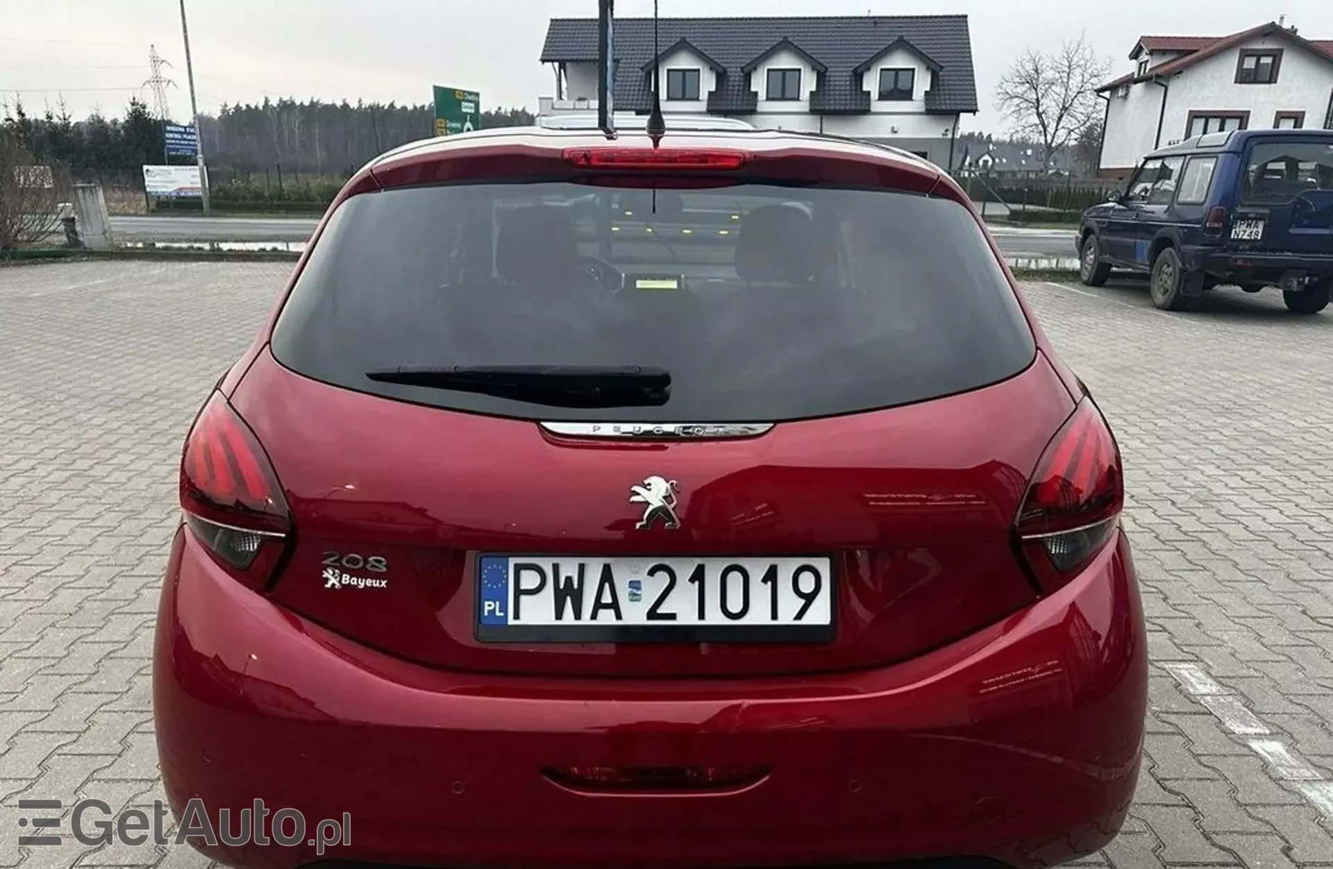 PEUGEOT 208 