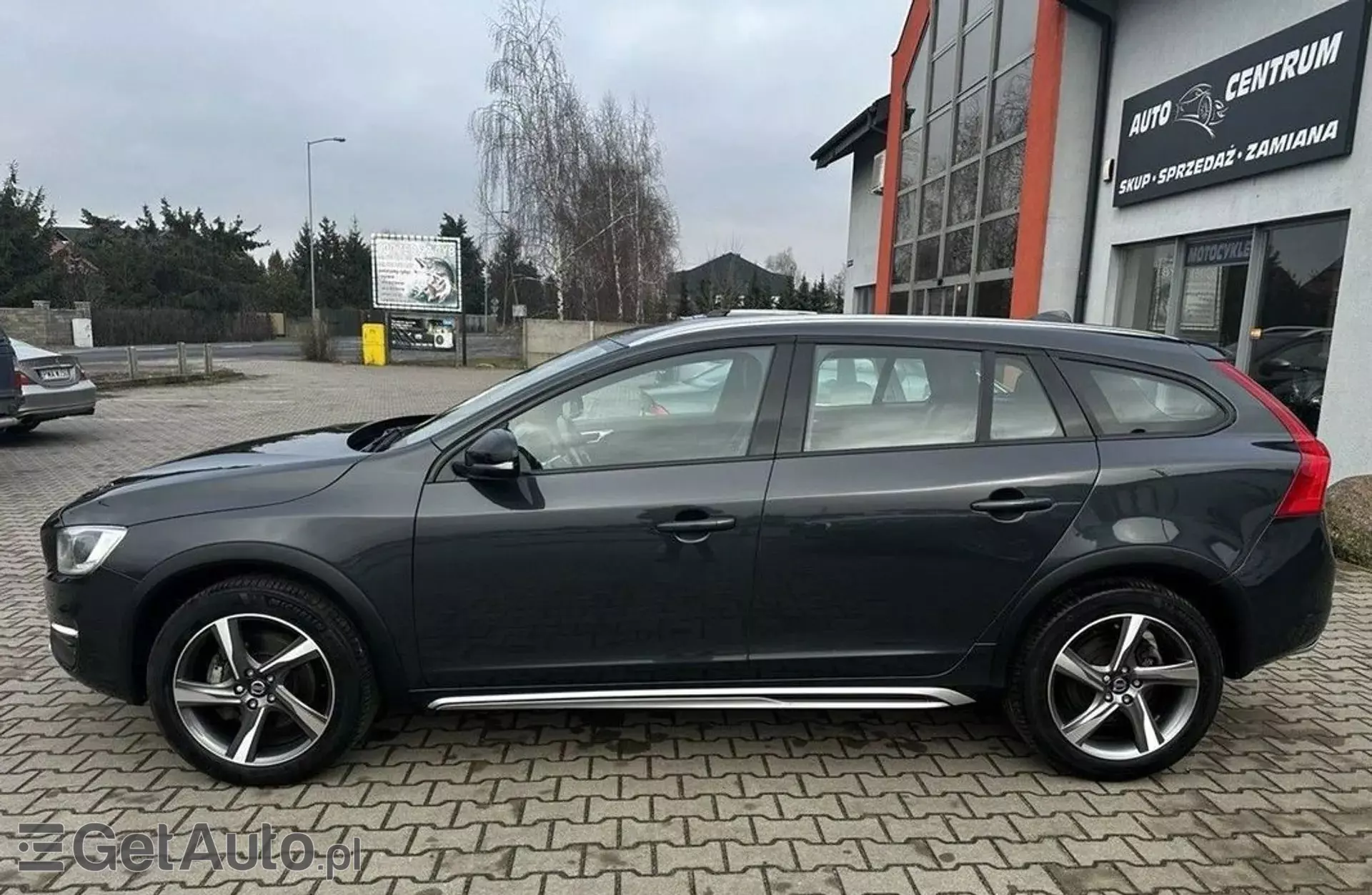 VOLVO V60 