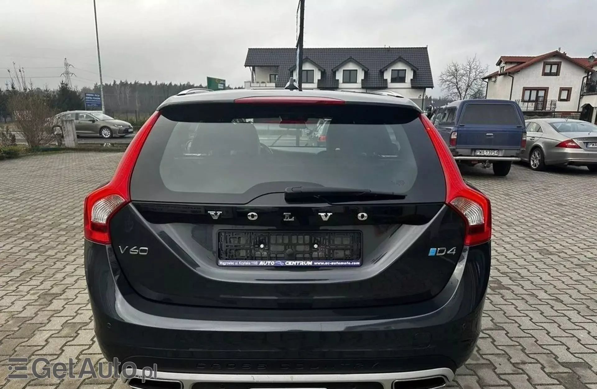 VOLVO V60 