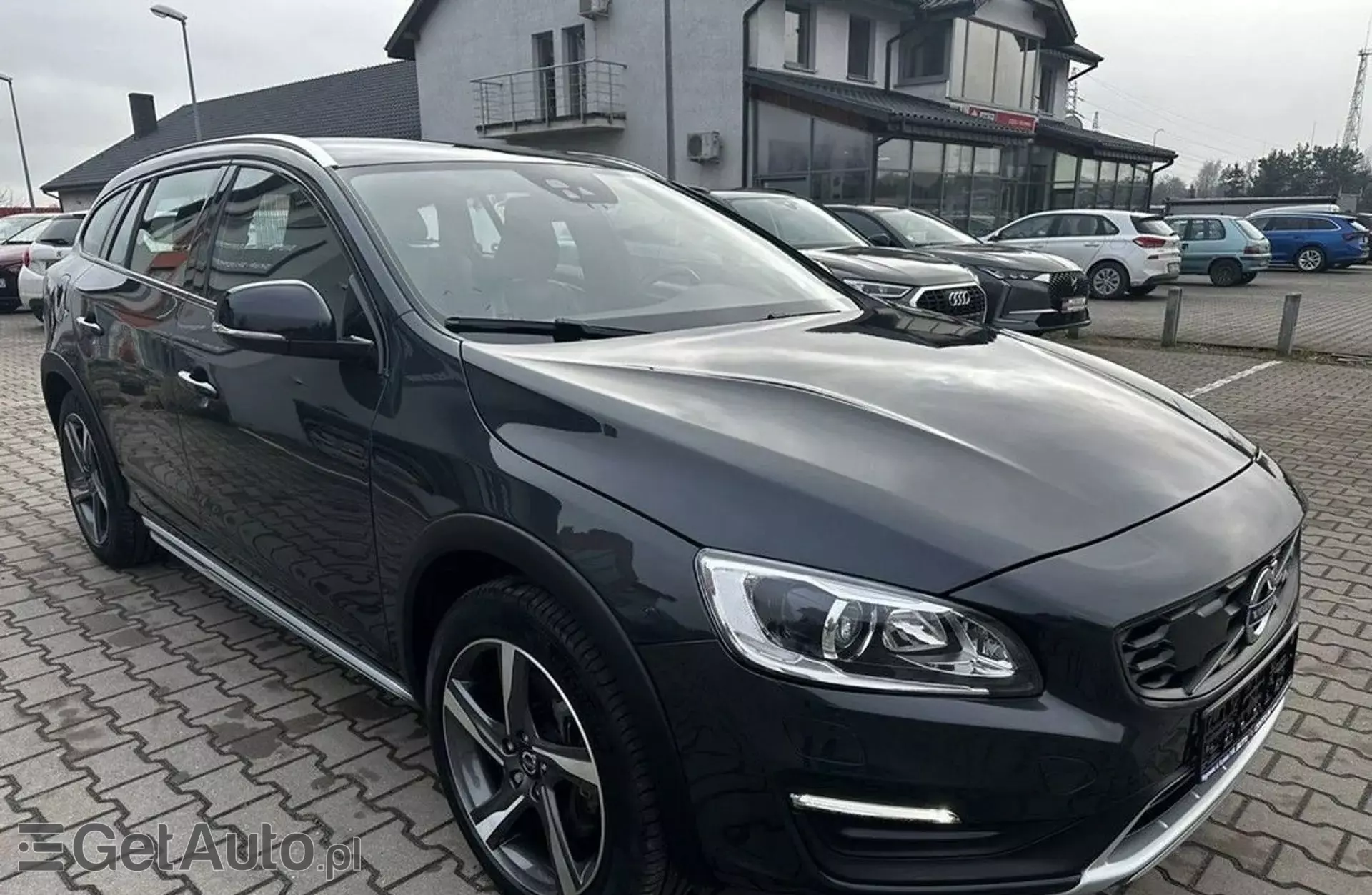 VOLVO V60 