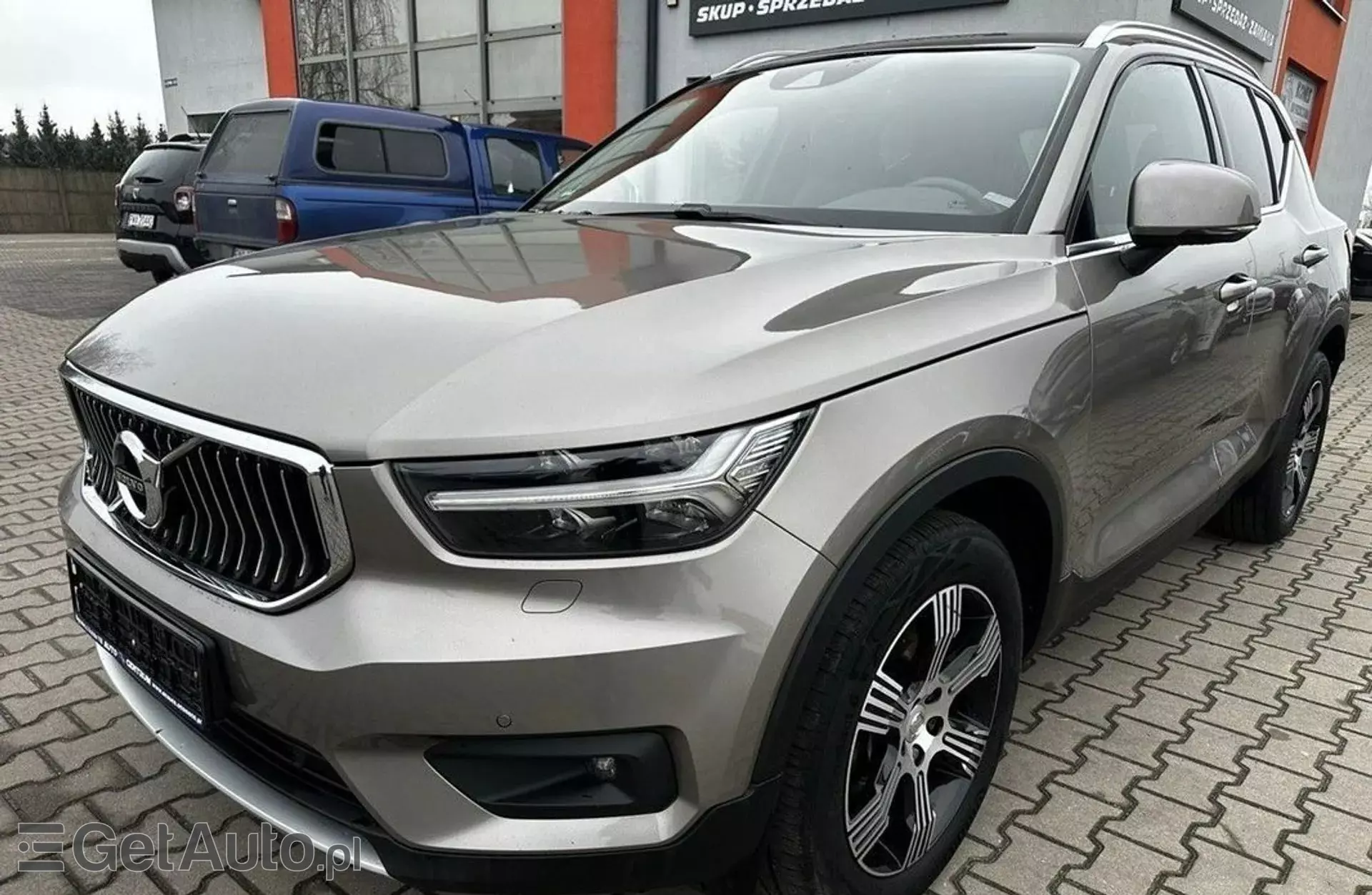 VOLVO XC40 