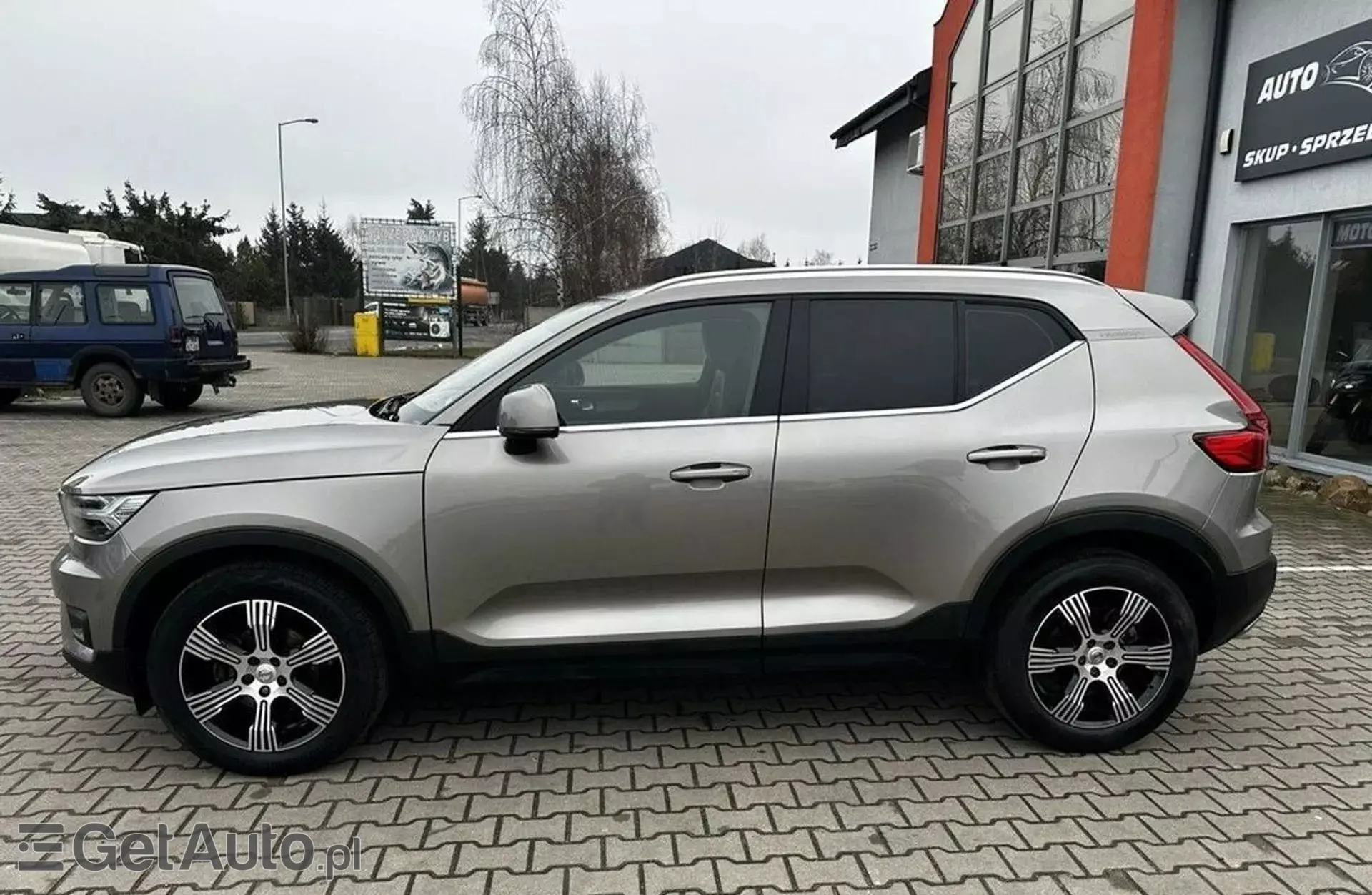 VOLVO XC40 