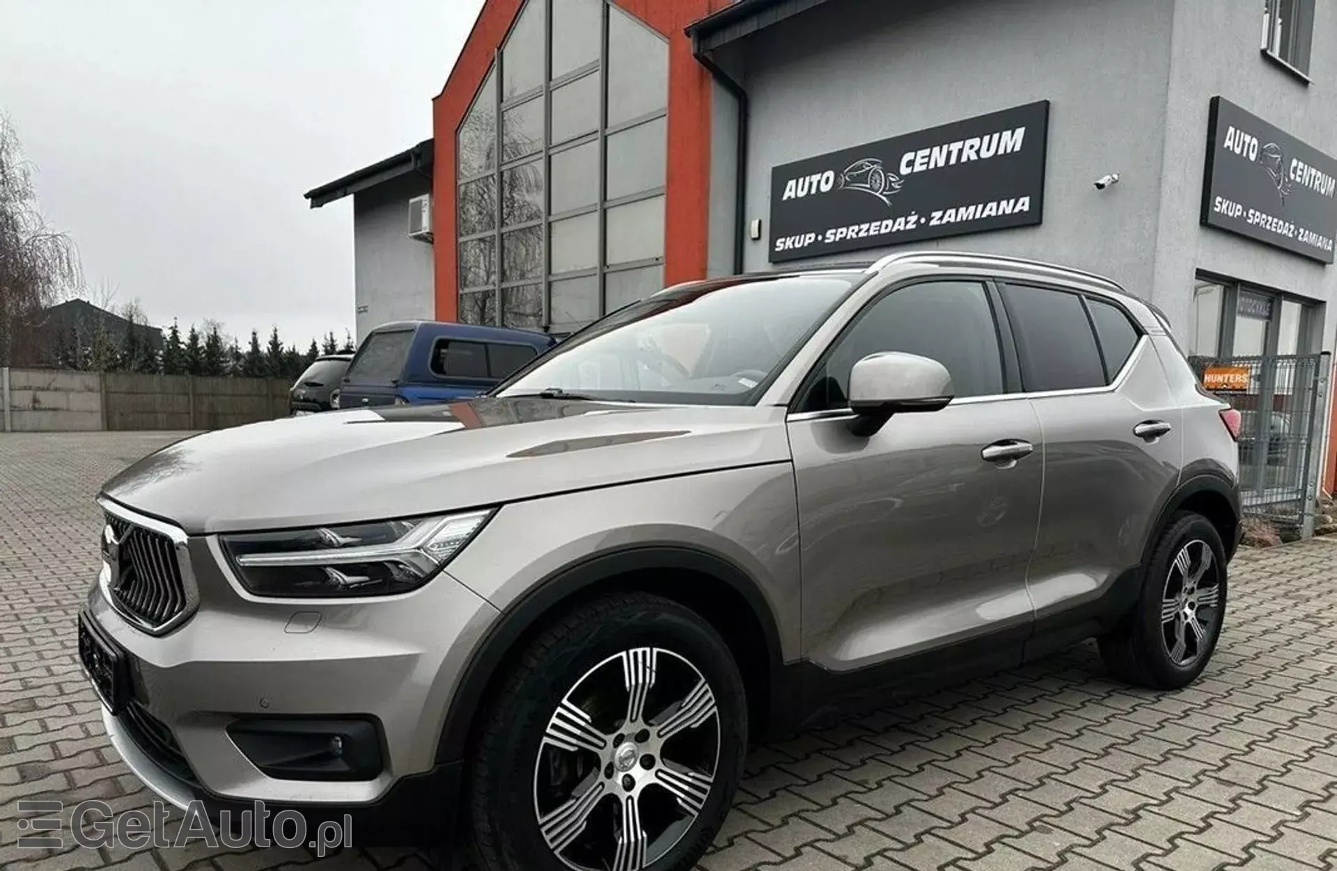 VOLVO XC40 