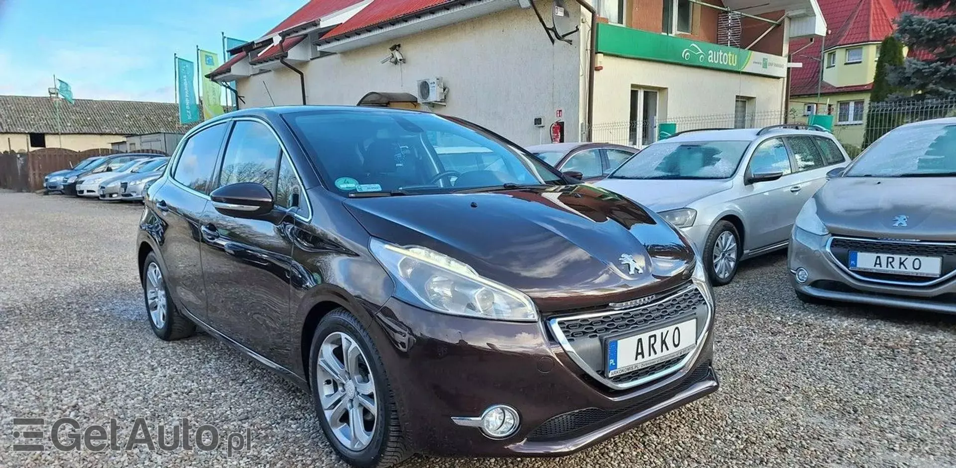 PEUGEOT 208 