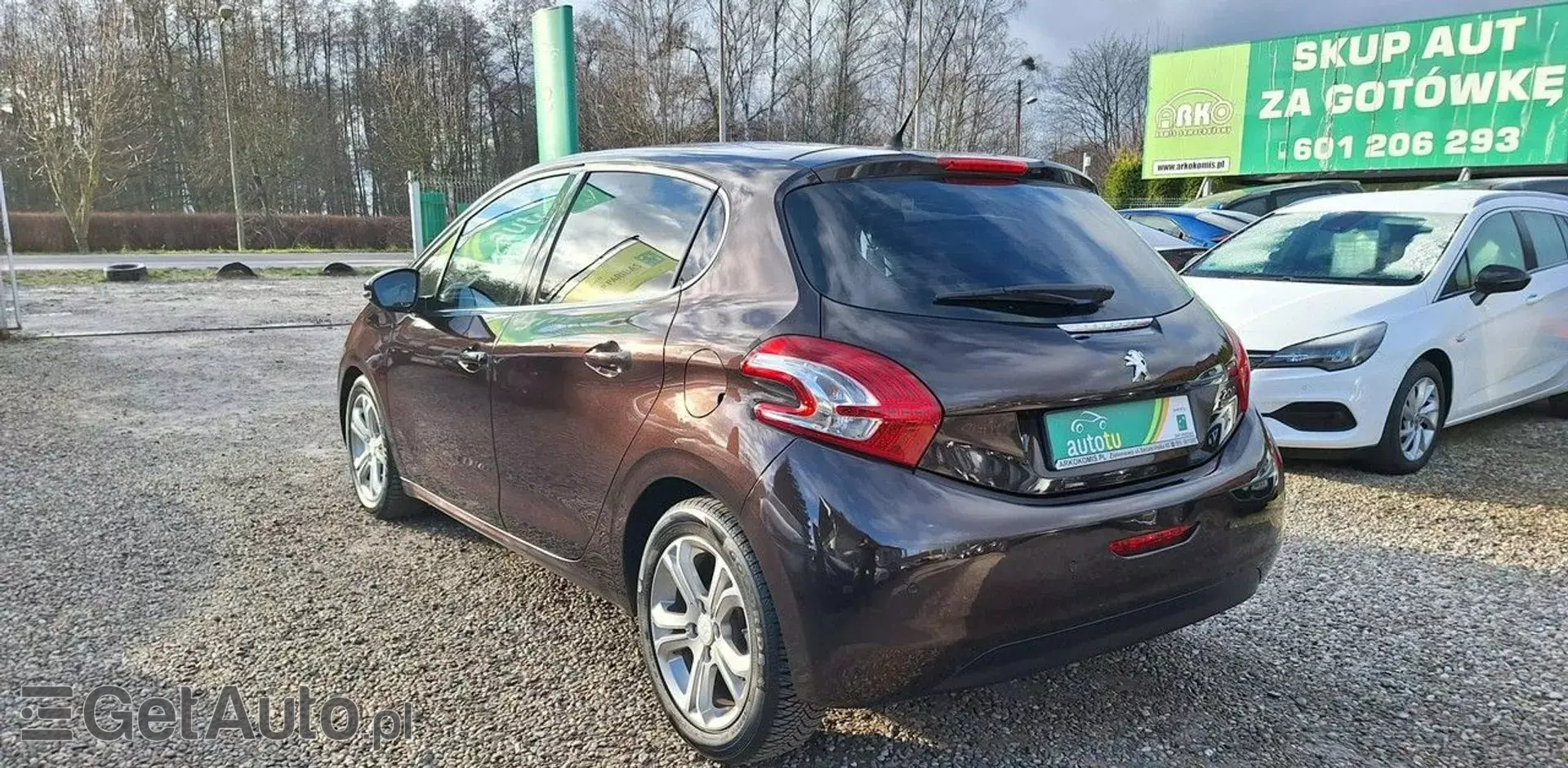 PEUGEOT 208 