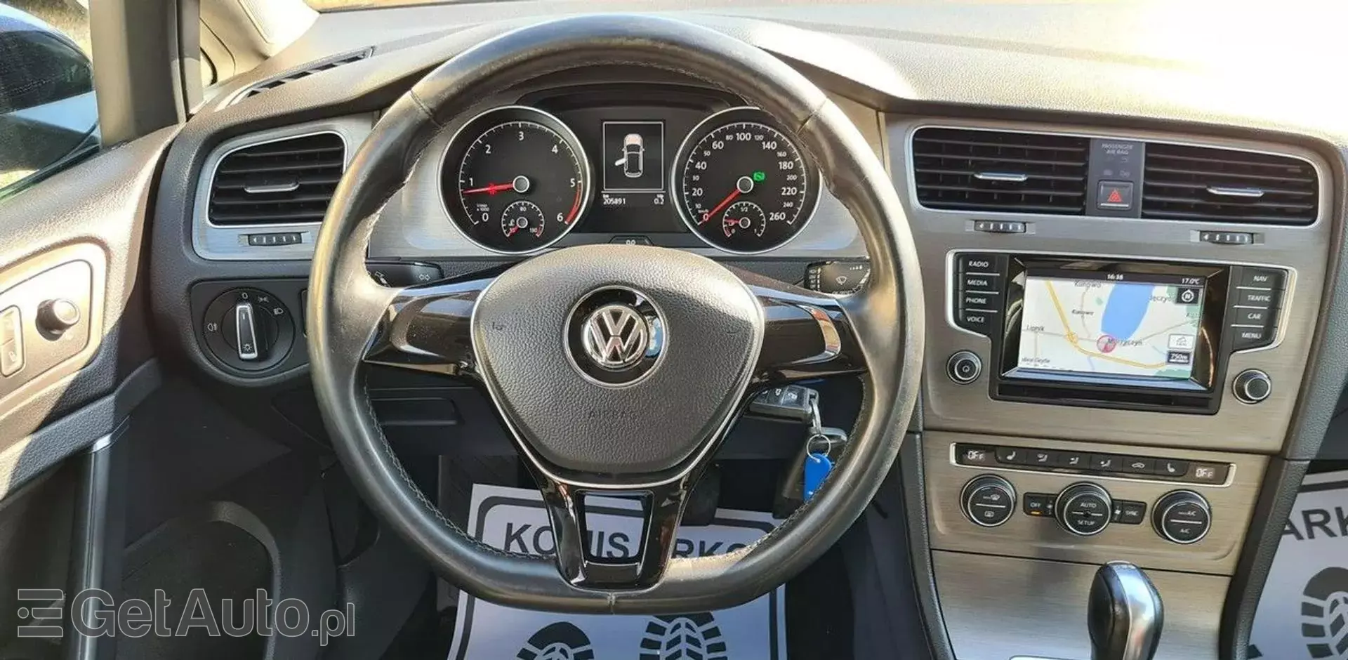 VOLKSWAGEN Golf 