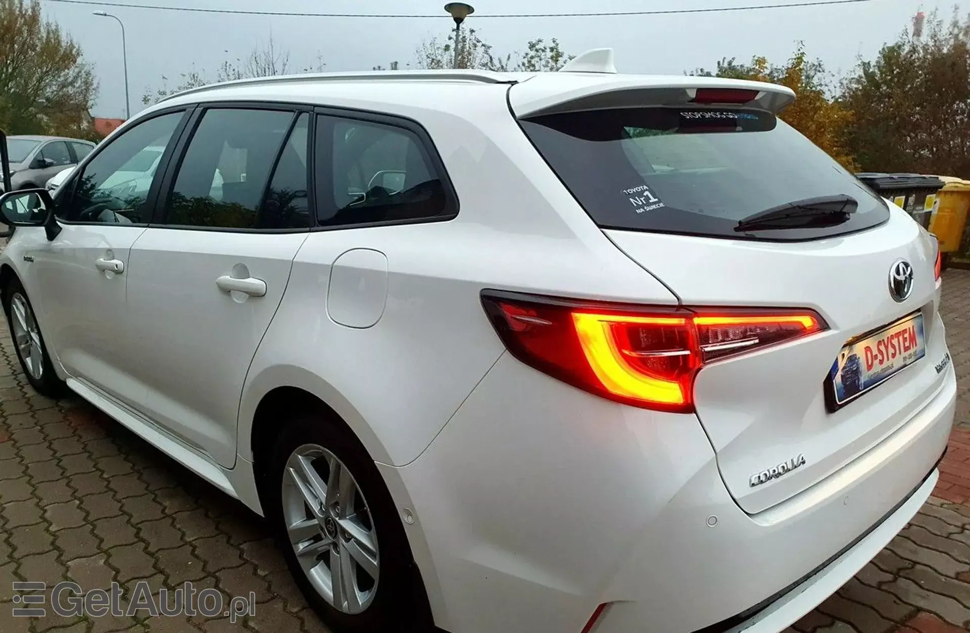 TOYOTA Corolla 1.8i (122 KM) Hybrid CVT