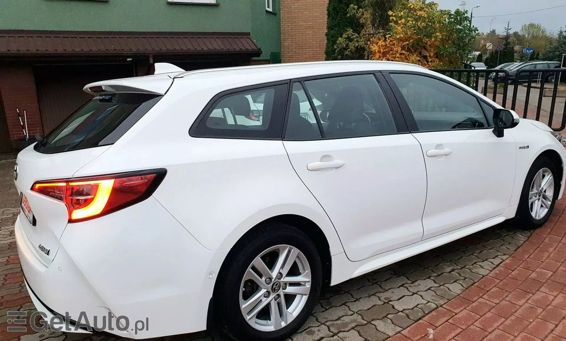 TOYOTA Corolla 1.8i (122 KM) Hybrid CVT