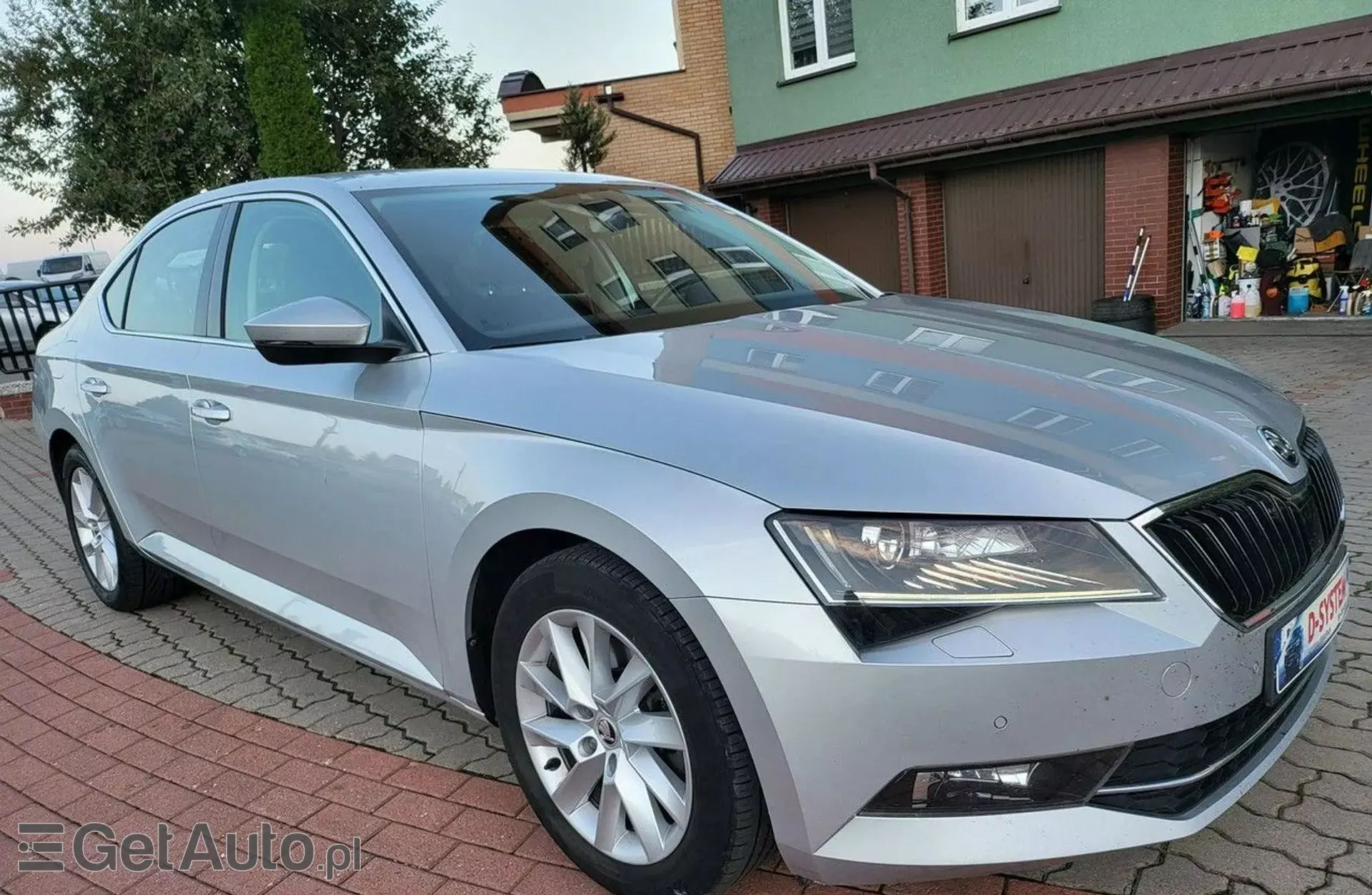 SKODA Superb 