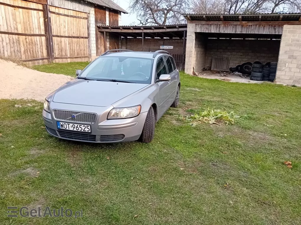 VOLVO V50 