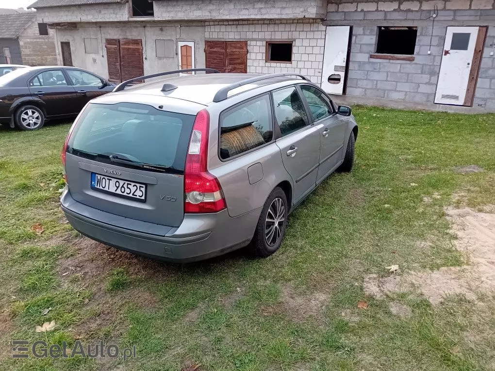 VOLVO V50 