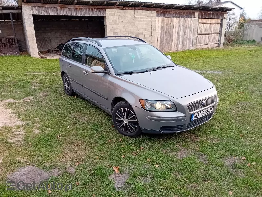 VOLVO V50 