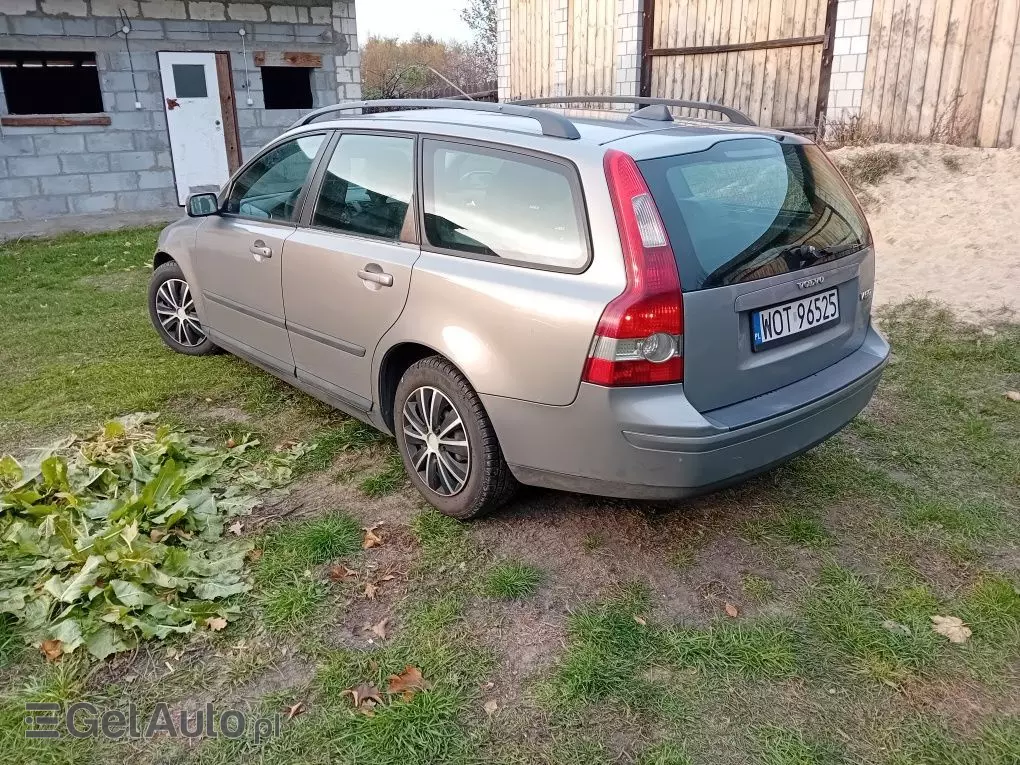 VOLVO V50 