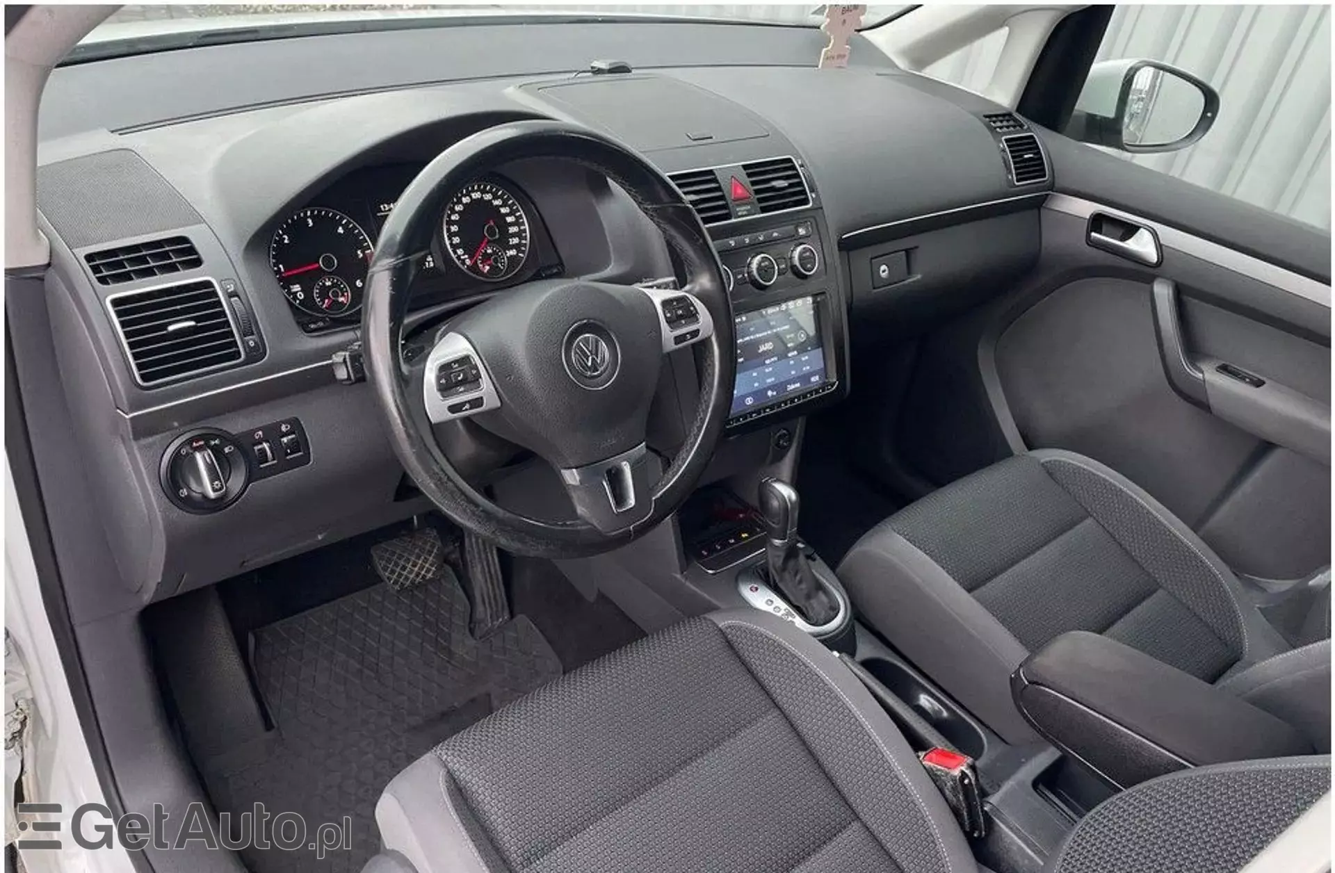 VOLKSWAGEN Touran 