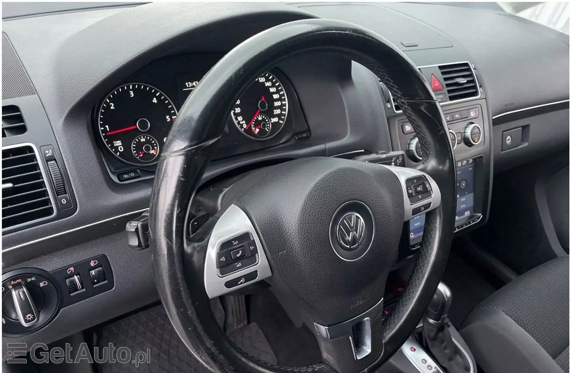 VOLKSWAGEN Touran 