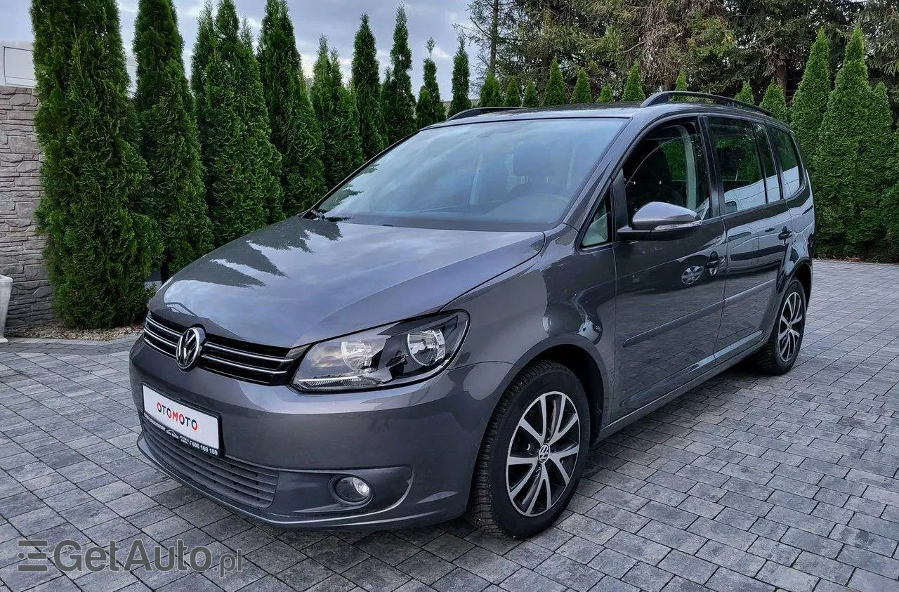 VOLKSWAGEN Touran 