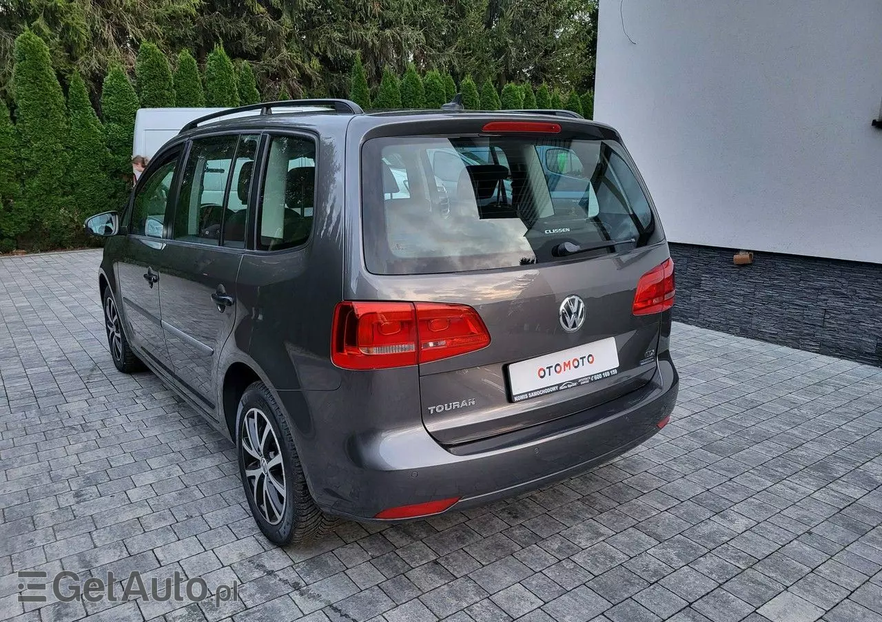 VOLKSWAGEN Touran 