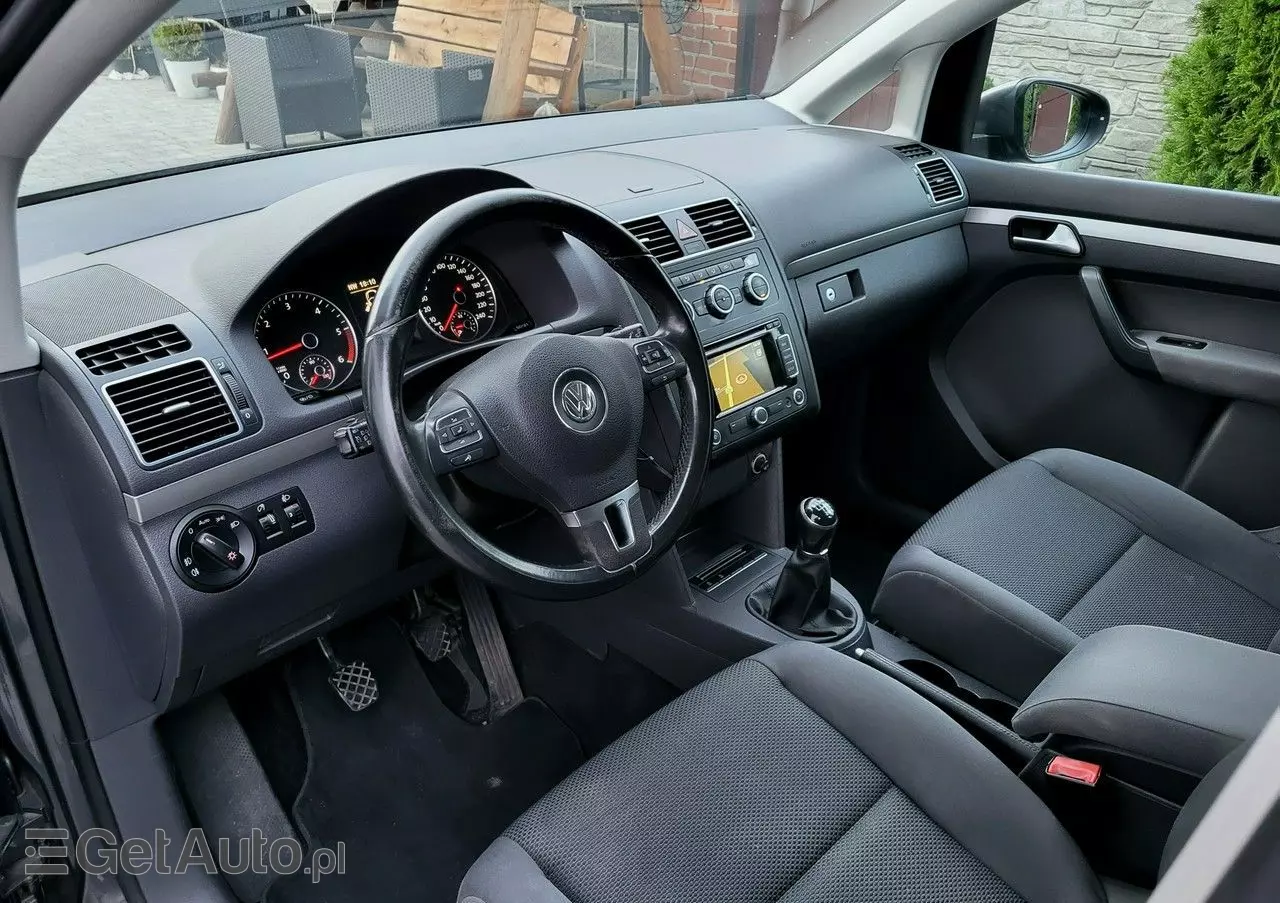 VOLKSWAGEN Touran 