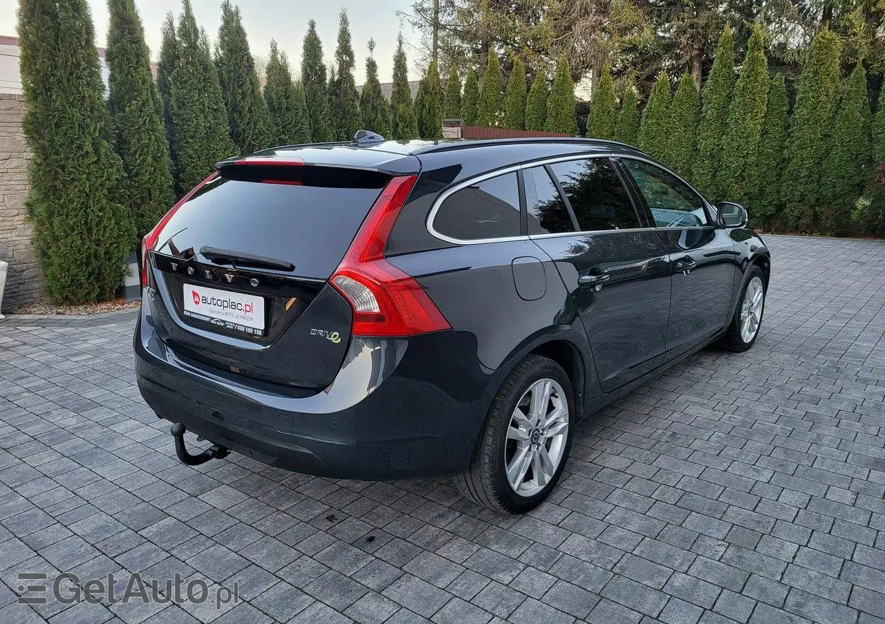 VOLVO V60 