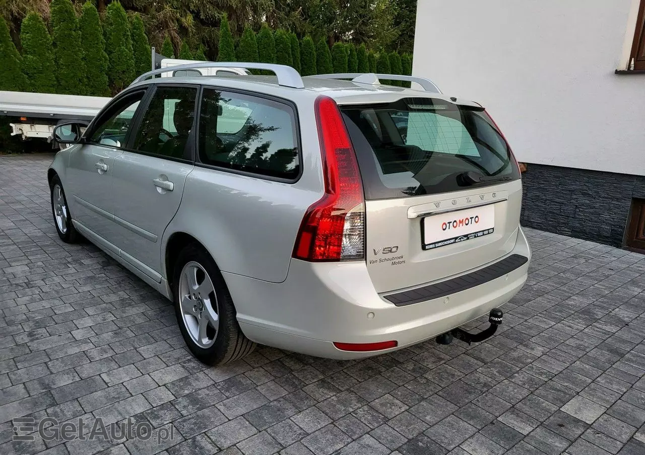 VOLVO V50 