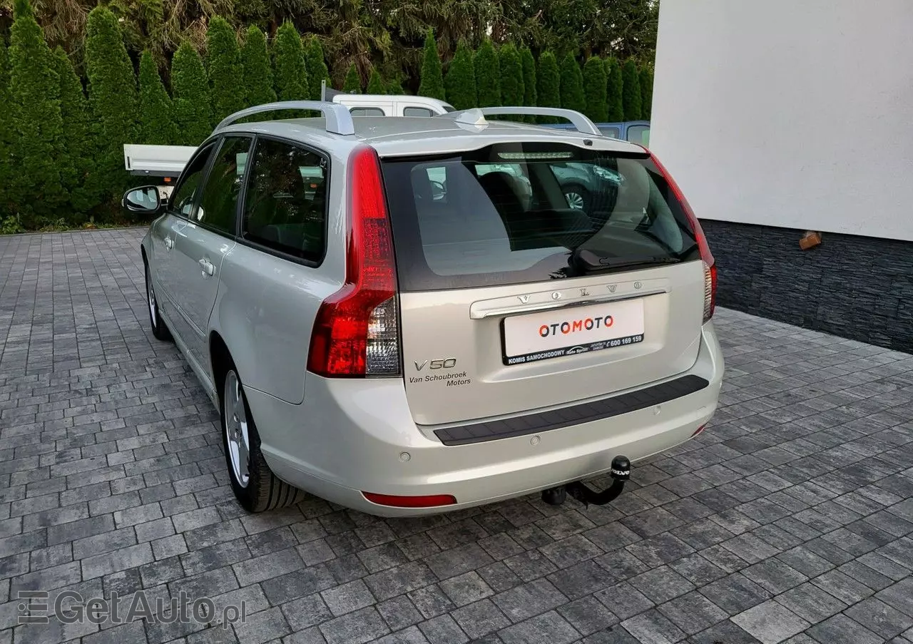 VOLVO V50 