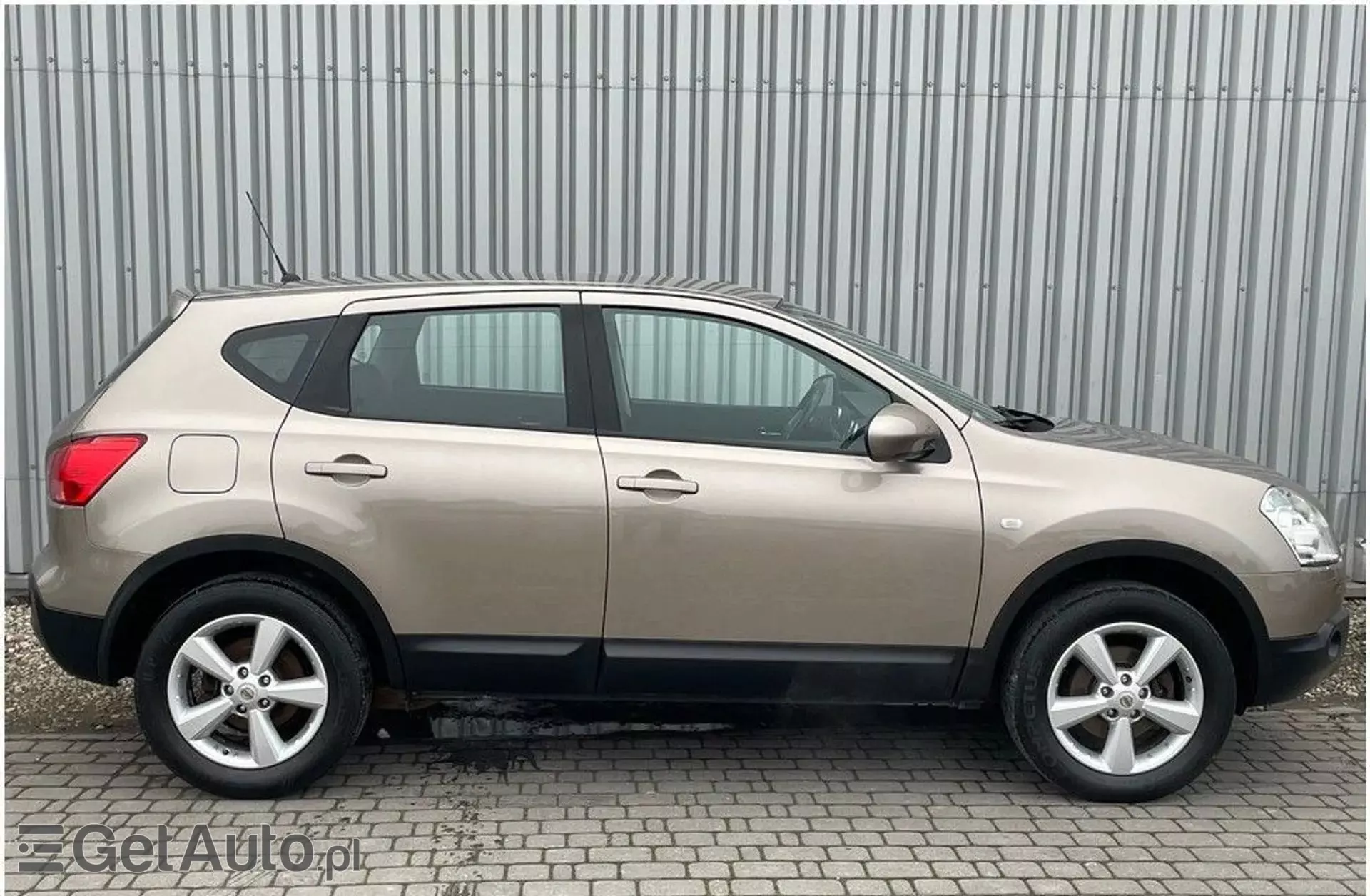 NISSAN Qashqai 2.0 (141 KM)