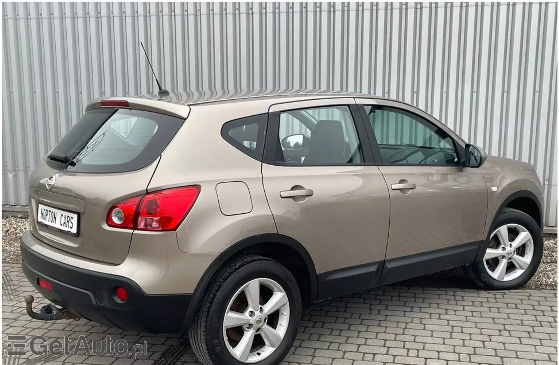 NISSAN Qashqai 2.0 (141 KM)