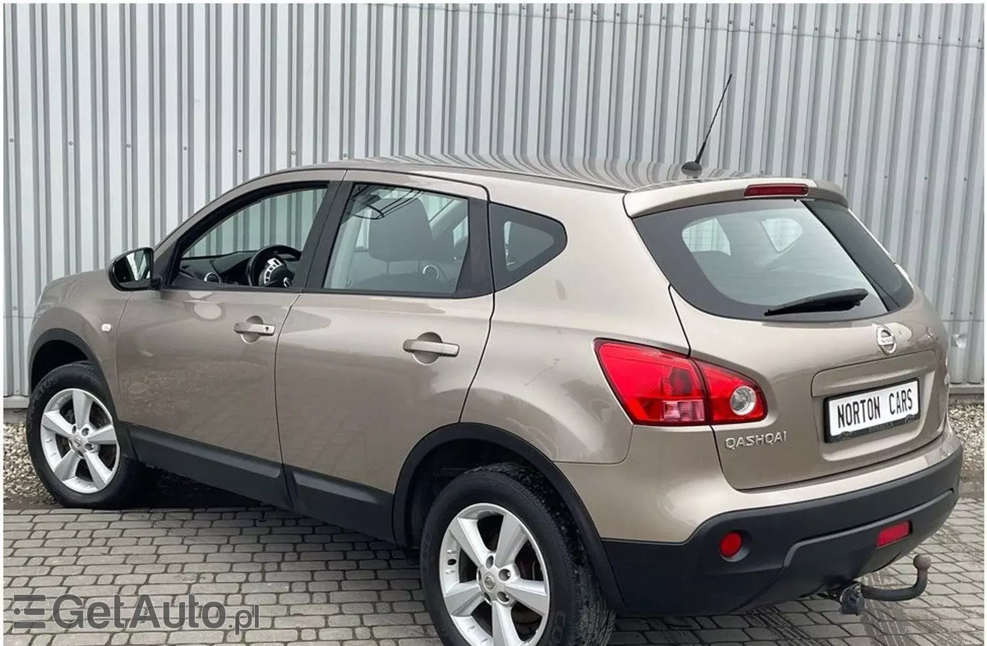 NISSAN Qashqai 2.0 (141 KM)