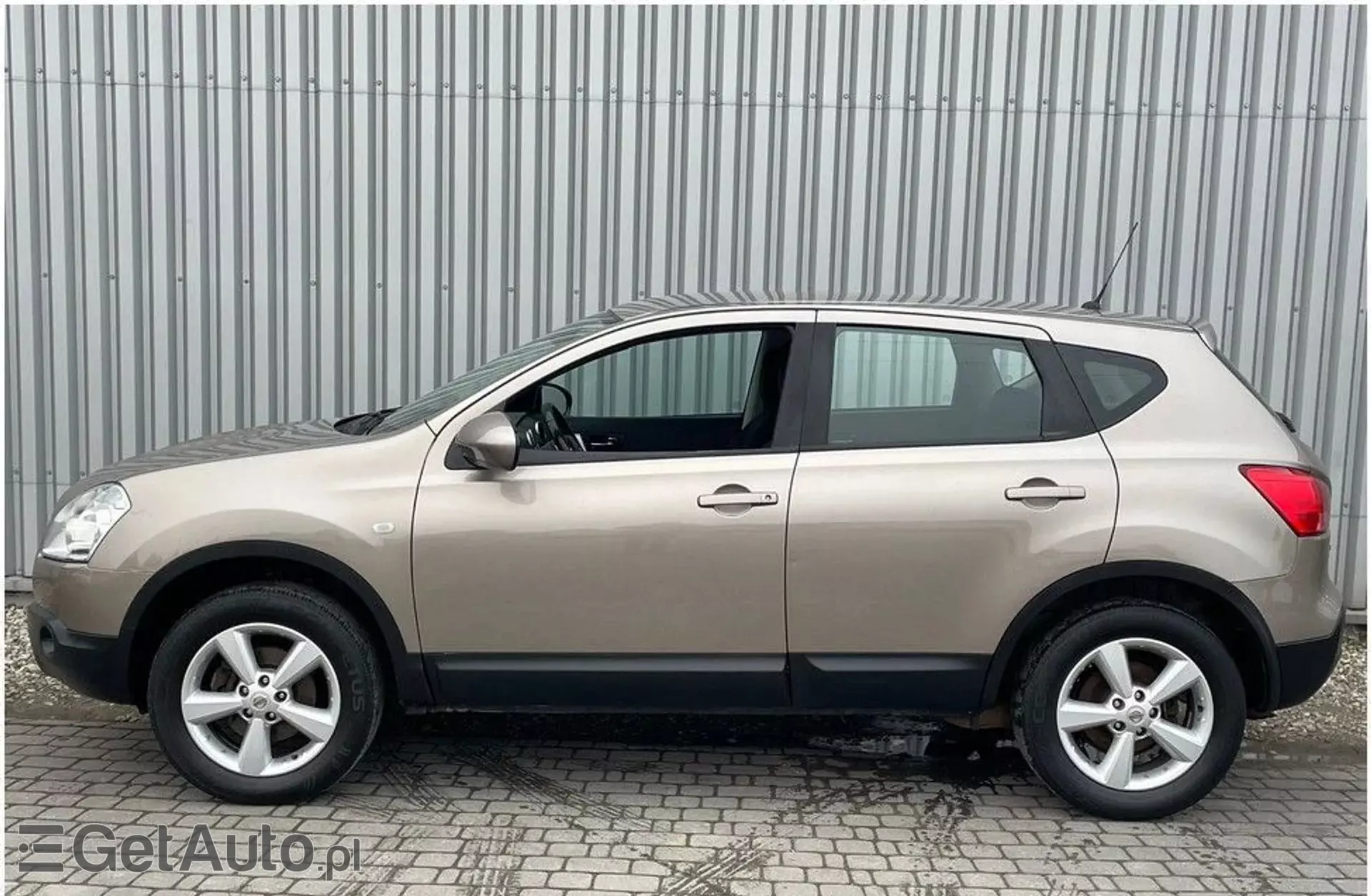 NISSAN Qashqai 2.0 (141 KM)