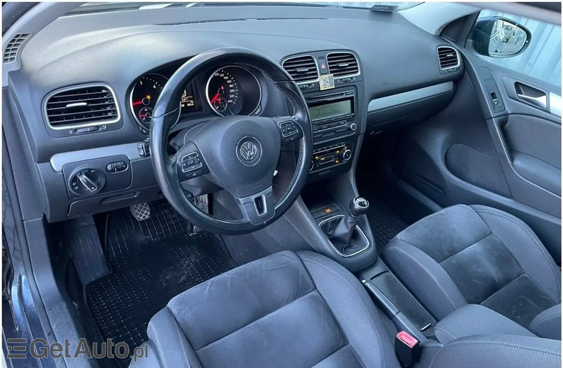 VOLKSWAGEN Golf 