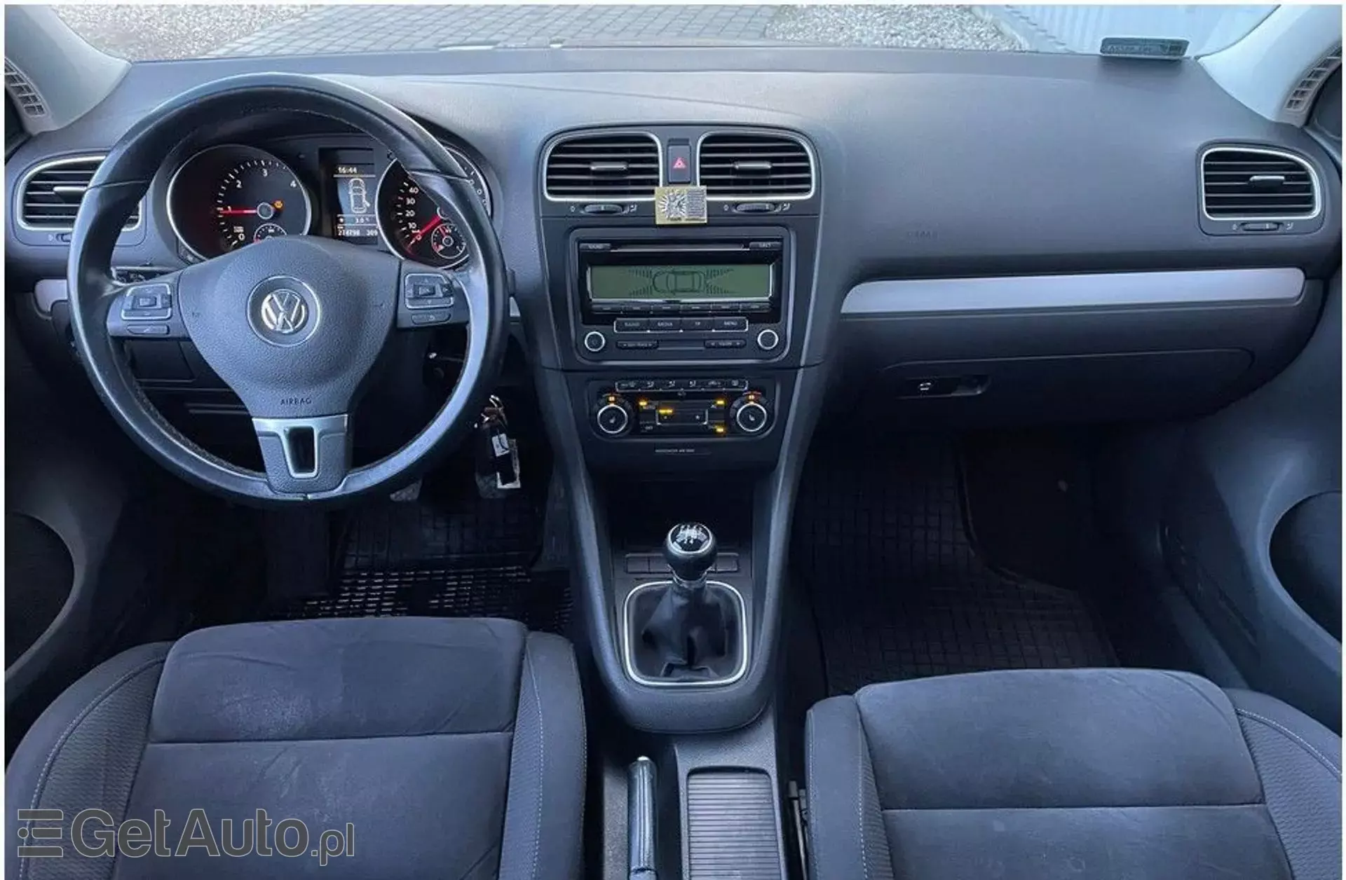 VOLKSWAGEN Golf 