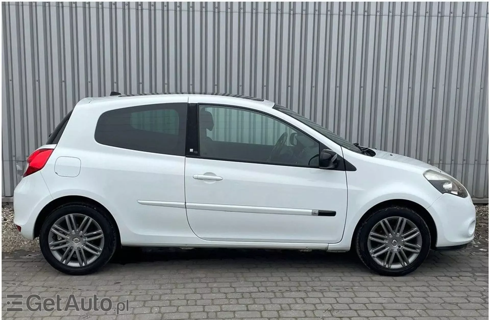 RENAULT Clio 1.2i 16V (75 KM)