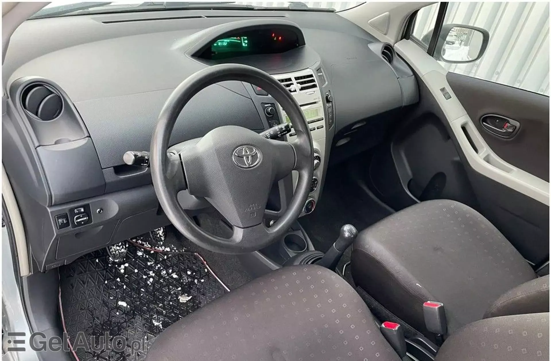 TOYOTA Yaris 1.0 i VVT-i (69 KM)